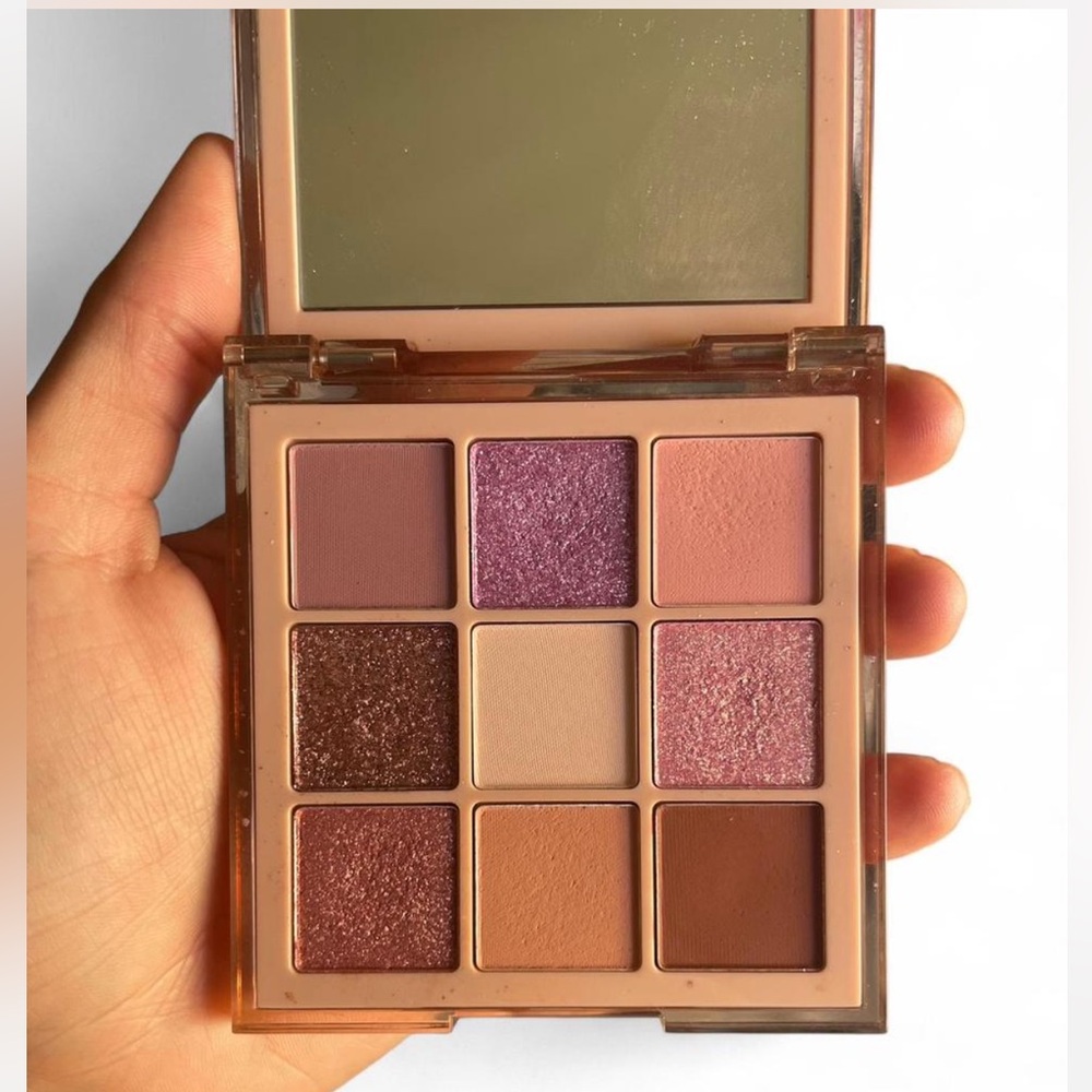 Huda Beauty Eyeshadow Palette